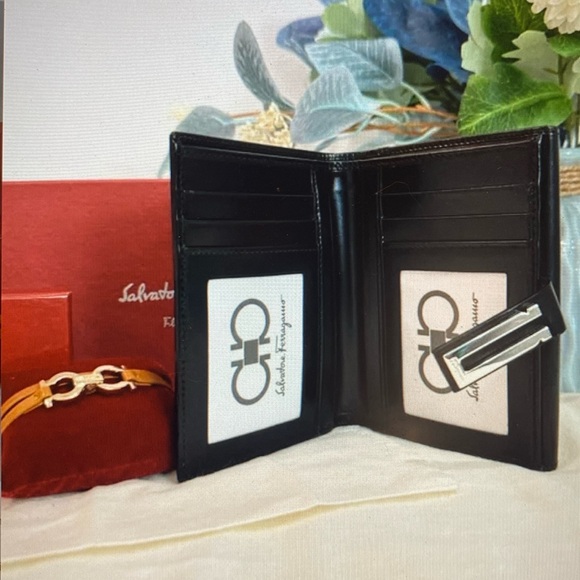 BUNDLE OF 2 - Salvatore Ferragamo Wallet & Bracelet - Picture 3 of 16